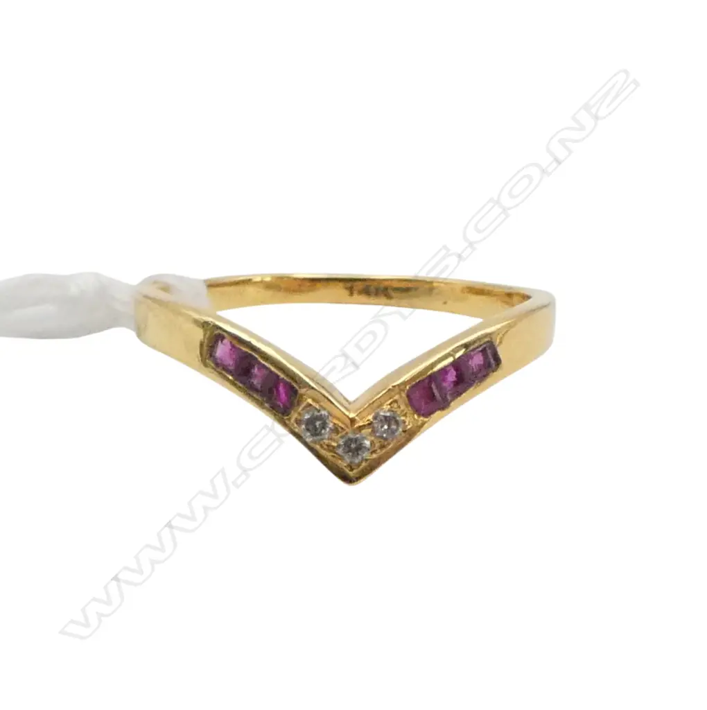 14ct DIAMOND & RUBY RING SIZE M Image 1++