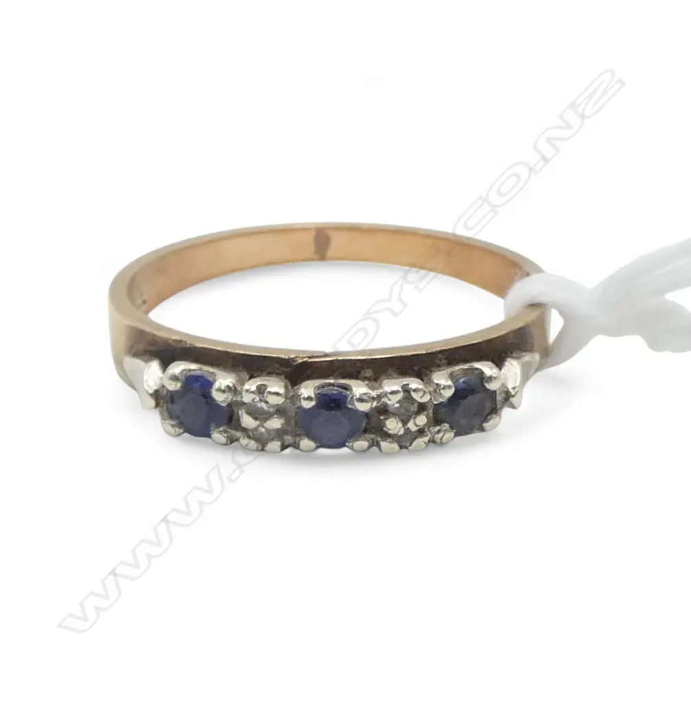 9CT GOLD DIAMOND AND SAPPHIRE RING 2.11gms size L Image 1++