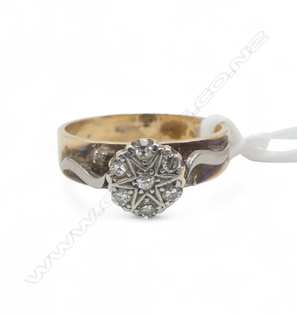 18CT GOLD DIAMOND CLUSTER RING (VALUATION) 4gms size K Image 1++