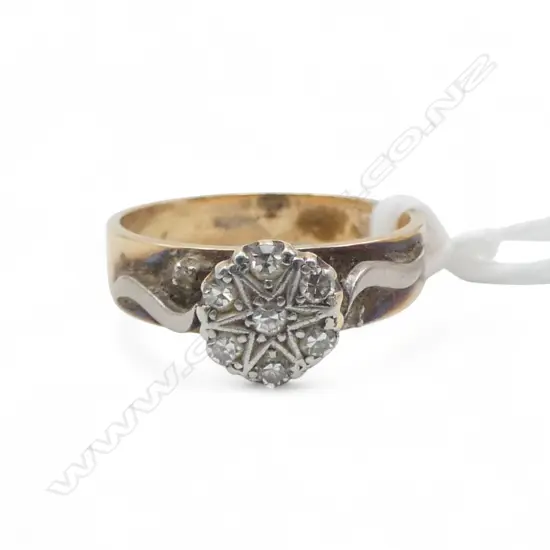 18CT GOLD DIAMOND CLUSTER RING (VALUATION) 4gms size K