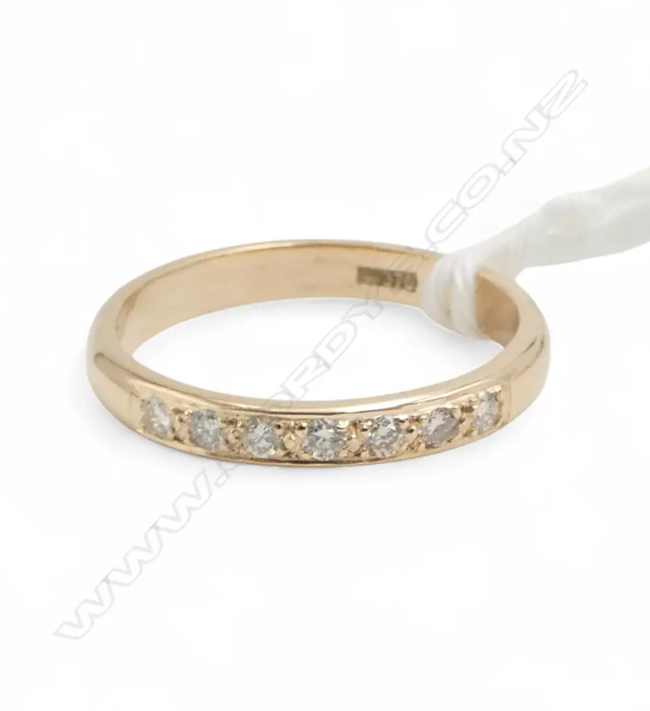 9ct GOLD 7 DIAMOND SET BAND RING 2.12gms SIZE M1/2 Image 1++