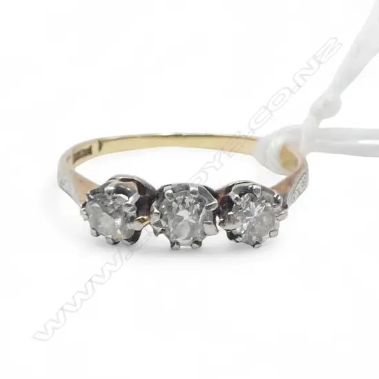 18ct 3 STONE OLD DIAMOND RING, 1.87gm SIZE M