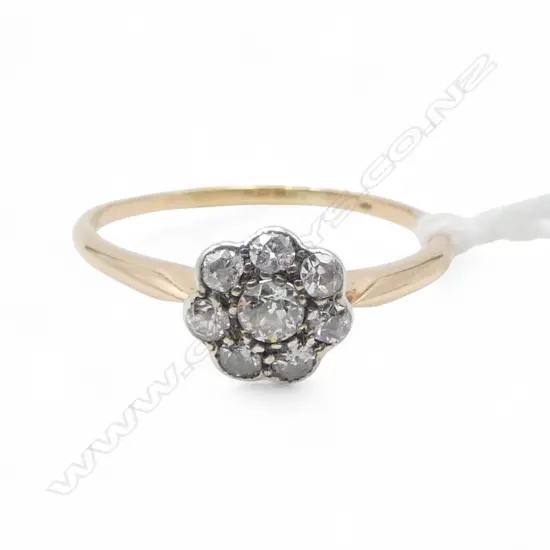 18ct GOLD & DIAMOND VINTAGE RING 1.98gms. w valuation $3979 SIZE S