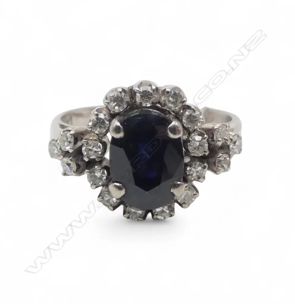18CT WG DIAMOND & SAPPHIRE RING, 3.39gms size M Image 1++