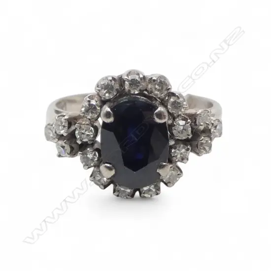 18CT WG DIAMOND & SAPPHIRE RING, 3.39gms size M