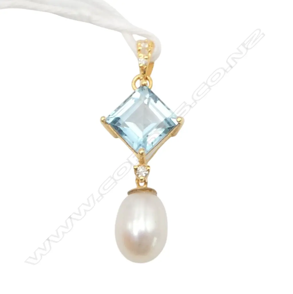 14ct DIAMOND, SWISS BLUE TOPAZ & PEARL PENDANT Image 1++