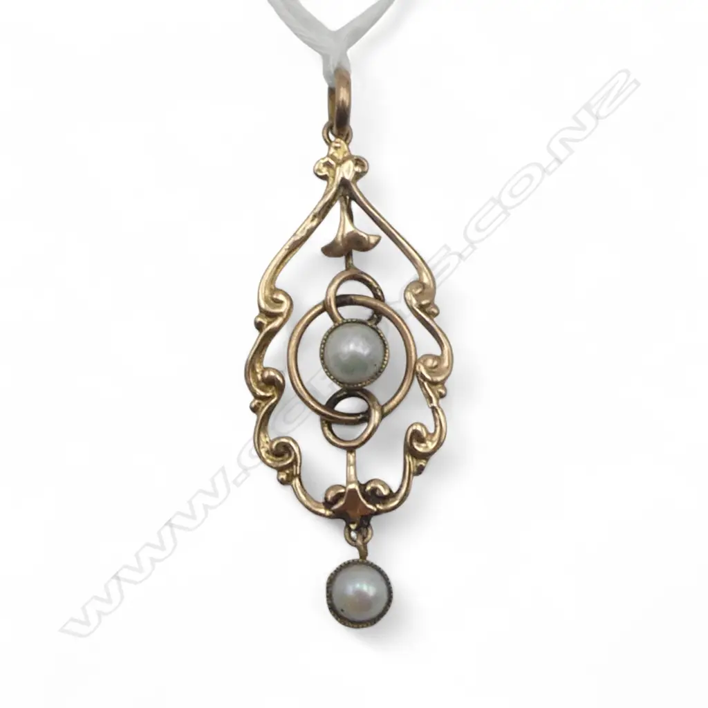 9CT GOLD AND PEARL PENDANT 1.81gms Image 1++