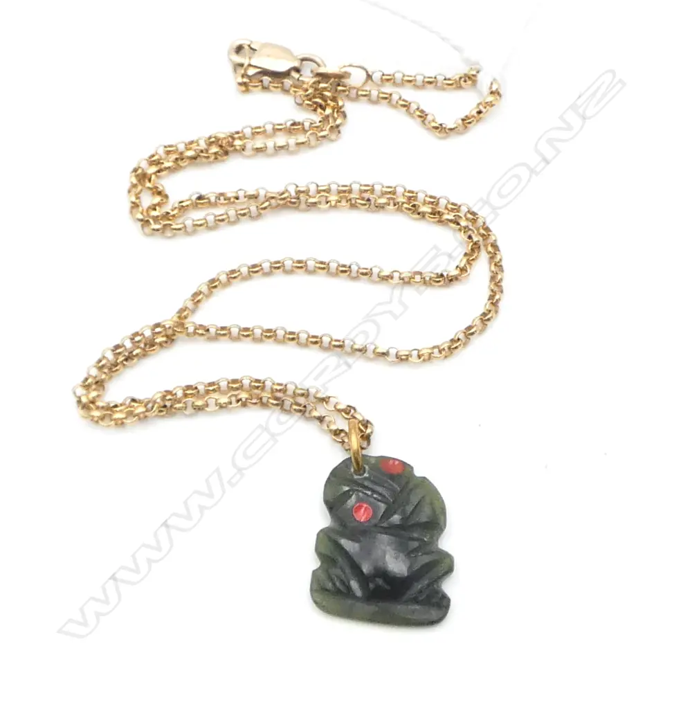 9CT GOLD CHAIN WITH SMALL POUNAMU TIKI 2.83gms Image 1++