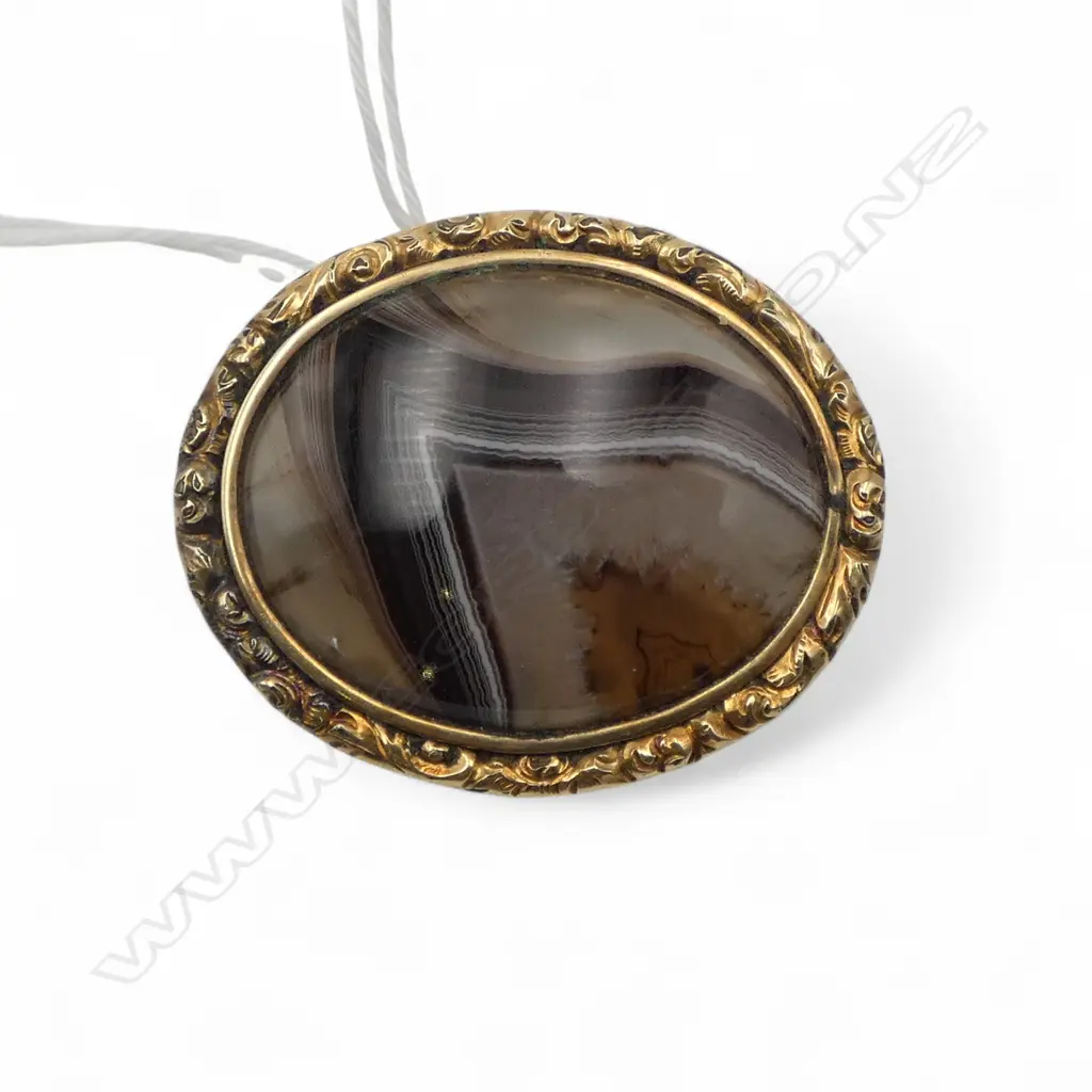 Small banded agate brooch not gold Image 1++