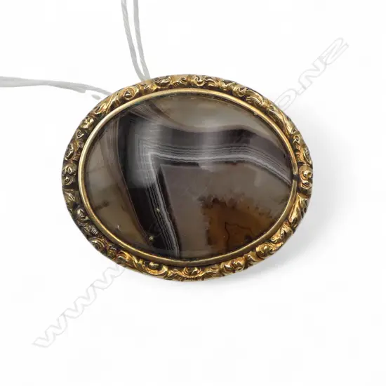 Small banded agate brooch not gold