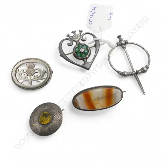 S/SILVER KILT PIN & 4 S/SILVER VINTAGE BROOCHES