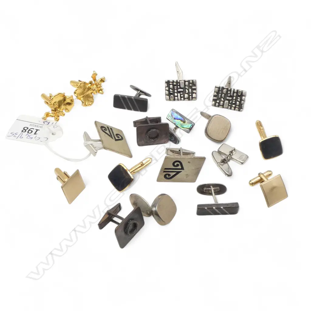 9 PRS CUFFLINKS INCL 2 PAIRS BY PETER MINTERN; 3 SOLID STG SILVER 50gms IN LEATHER CASE W.130mm Image 1++