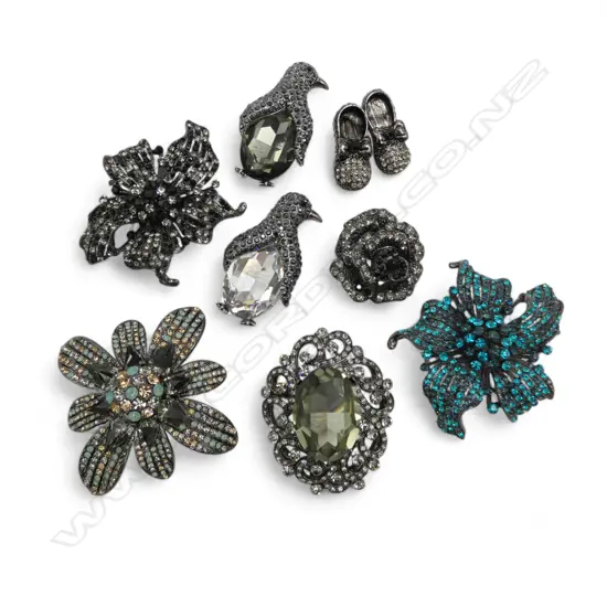 7 CRYSTAL BROOCHES