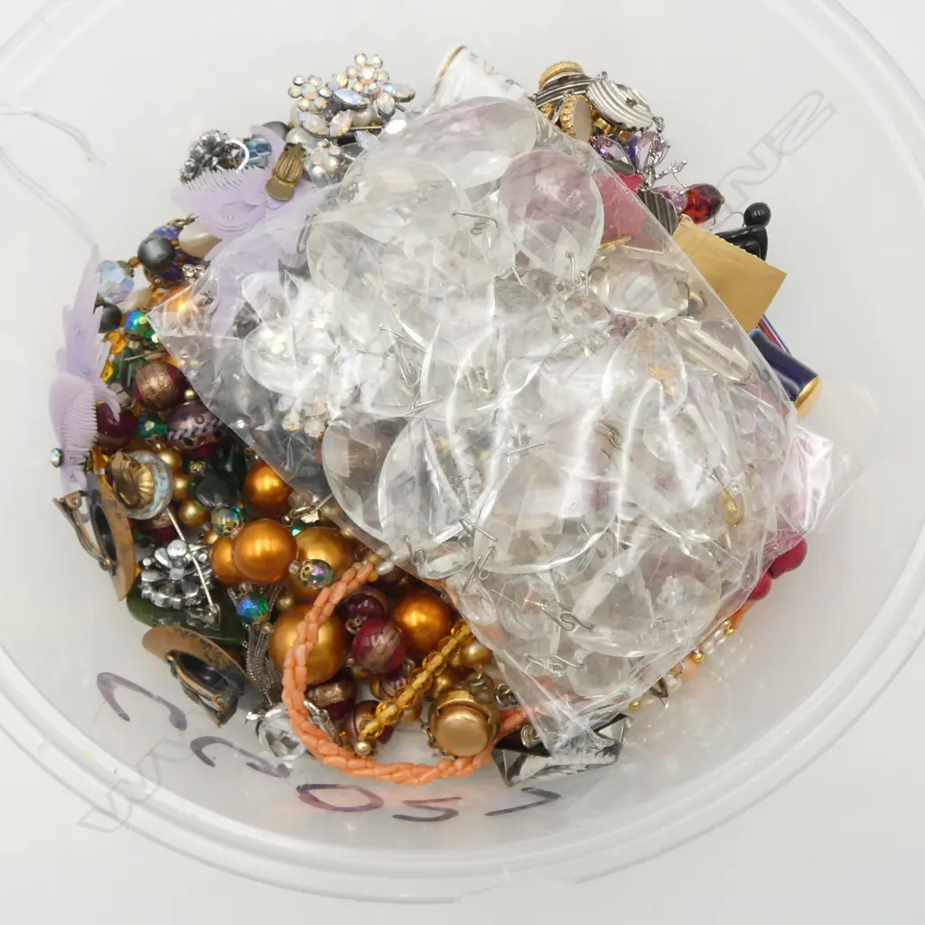 ASST. COSTUME JEWELLERY Image 1++