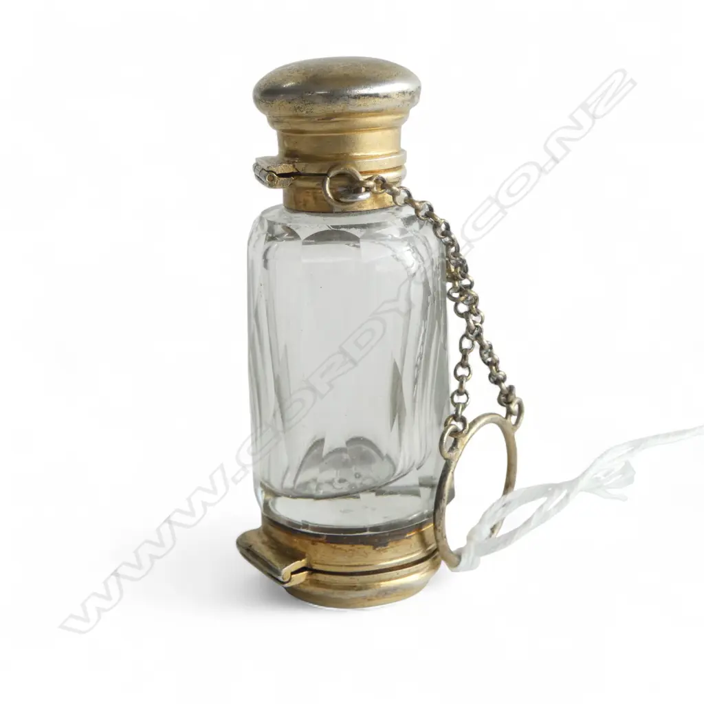 19thC SILVER GILT & CUT GLASS PERFUME BOTTLE combination VINAIGRETTE with finger ring Image 1++
