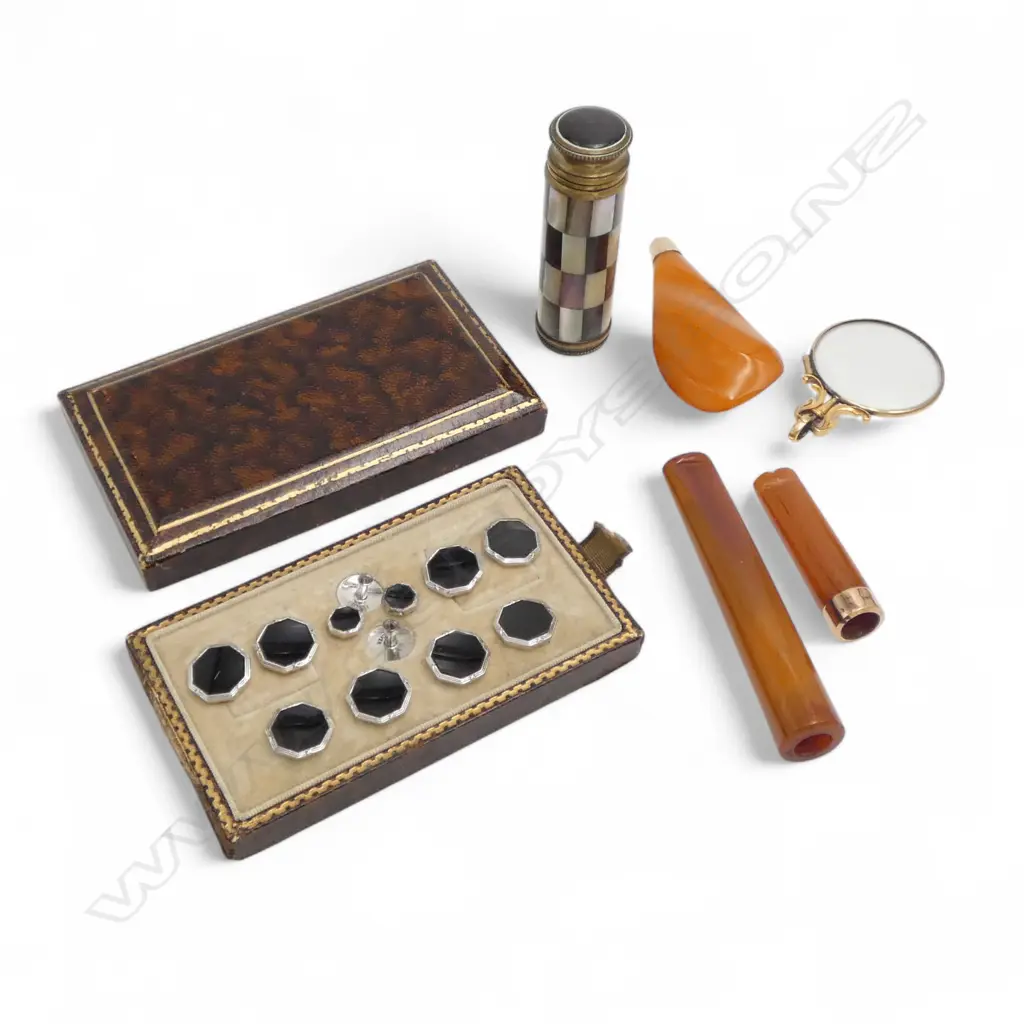 9ct TOPPED CIG. HOLDER, SILVER & ONYX SHIRT STUD SET, MOP PERFUME SPRAY, 9ct? TOPPED PENDANT & ANTIQUE MAGNIFYING GLASS Image 1++