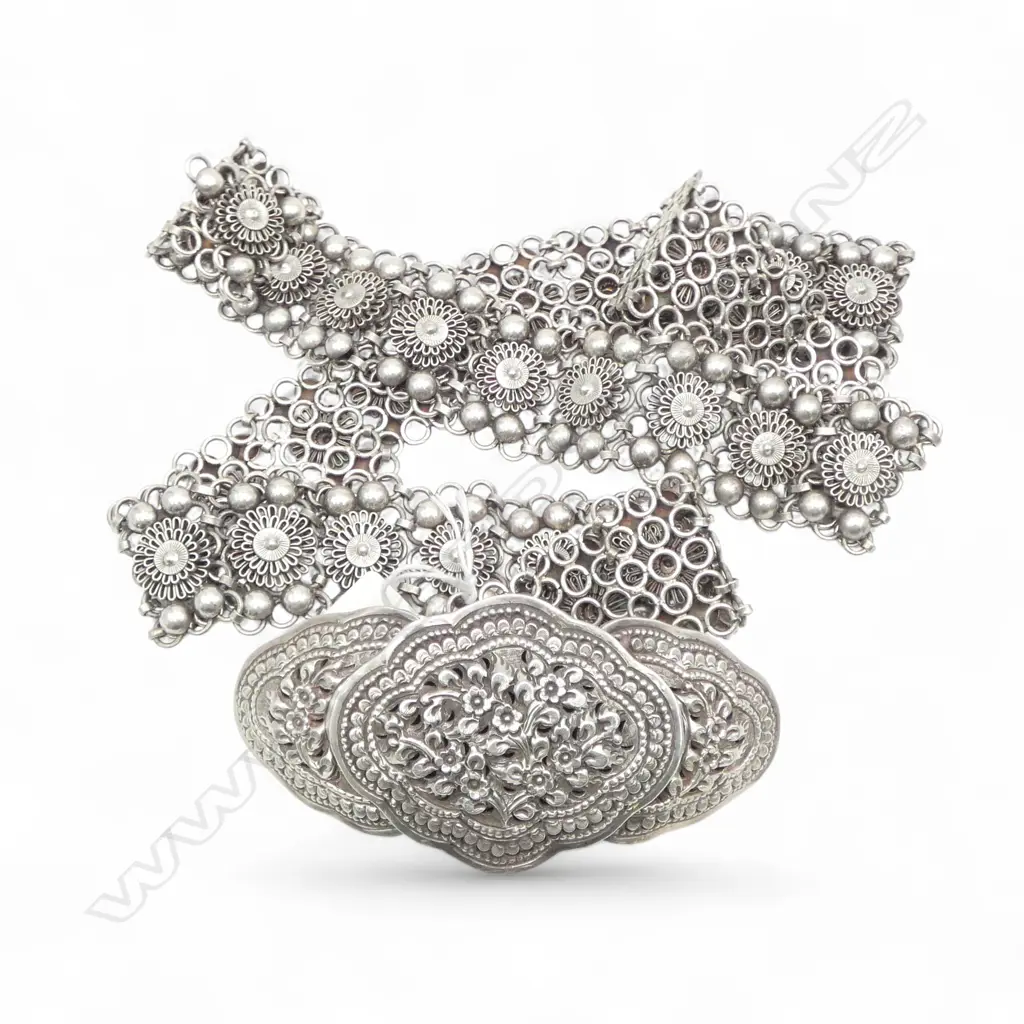 Vintage Eastern silver belt and buckle. 3 part sprung clasp. Circle links w radiating discs & domes. 373gms Image 1++