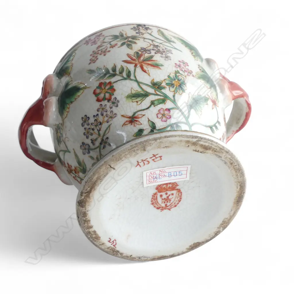 ANTIQUE STYLE LIDDED CONTAINER H.155mm Image 1++