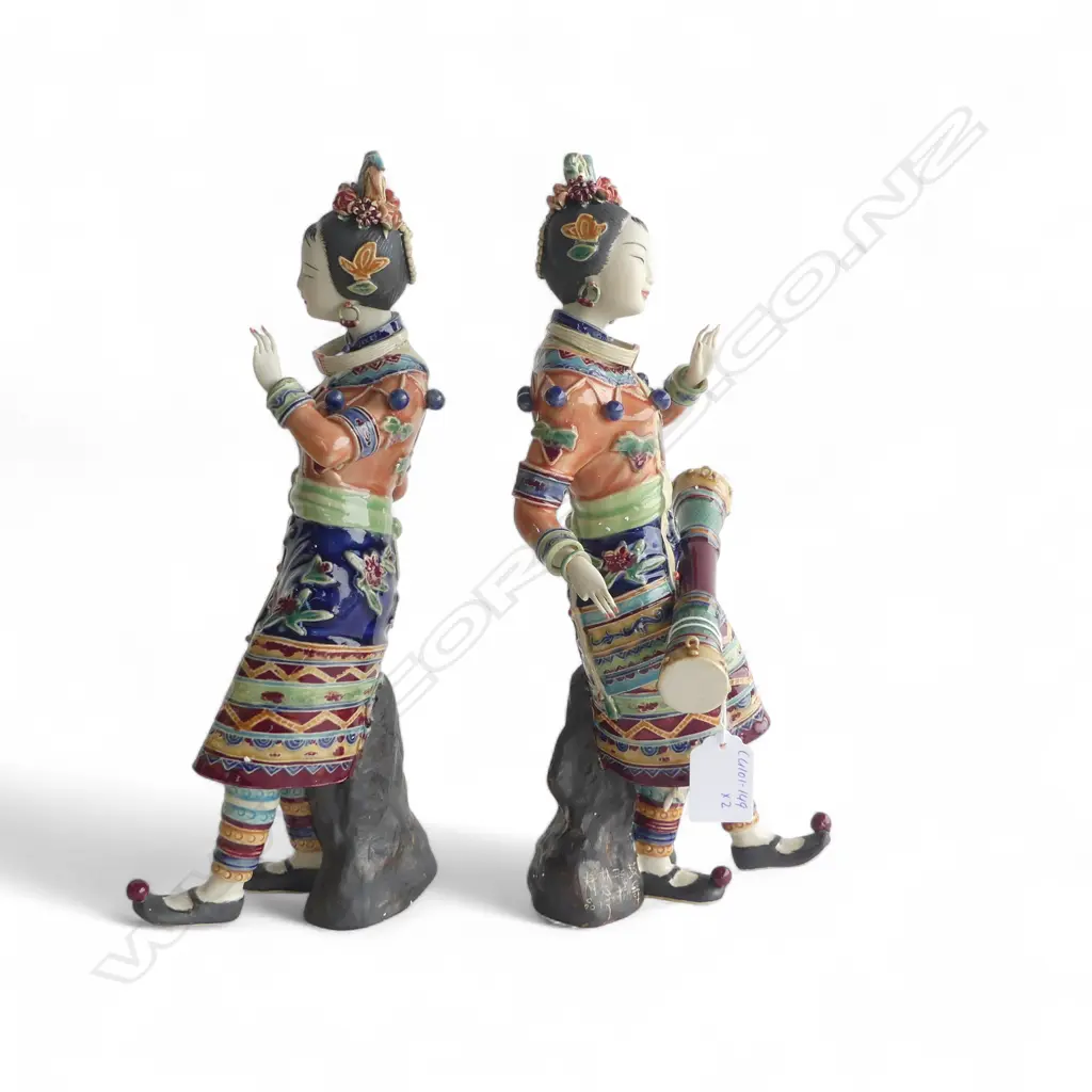 A PAIR OF CHINESE SHIWAN FEMALE FIGURINES ONE HOLDING A DRUM (BOTH MISSING FINGERS) 305mm (H) BOXED Image 1++