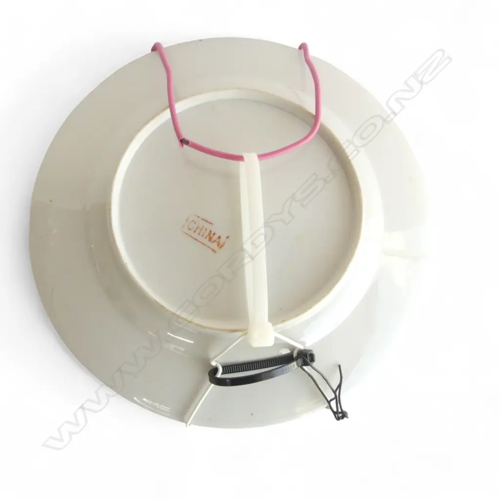 CHINESE PORCELAIN TWIN DRAGON PORCELAIN PLATE. D.240mm Image 1++