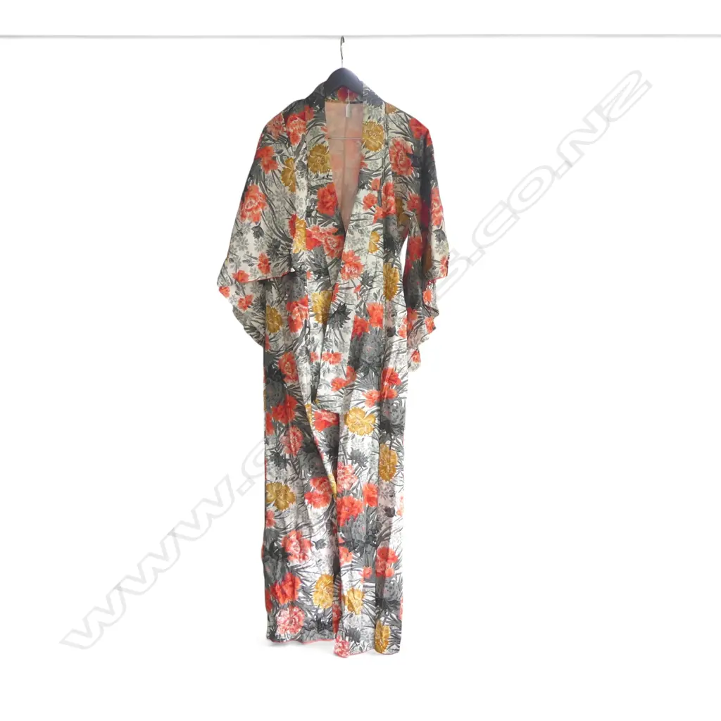 VINTAGE JAPANESE KIMONO colourful chrysanthemum pattern Image 1++