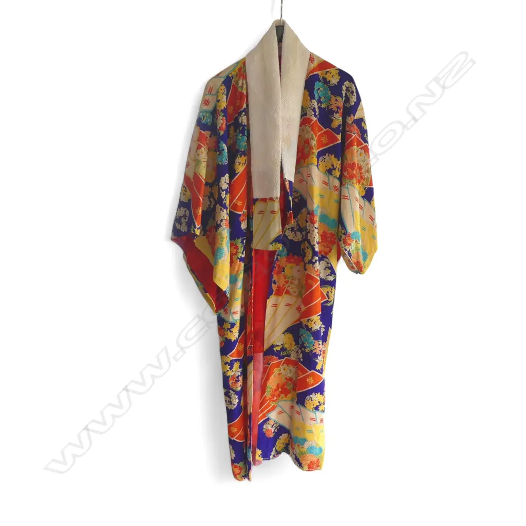 VINTAGE JAPANESE KIMONO colourful patterned fabric w white chrysanthemum collar Image 1++