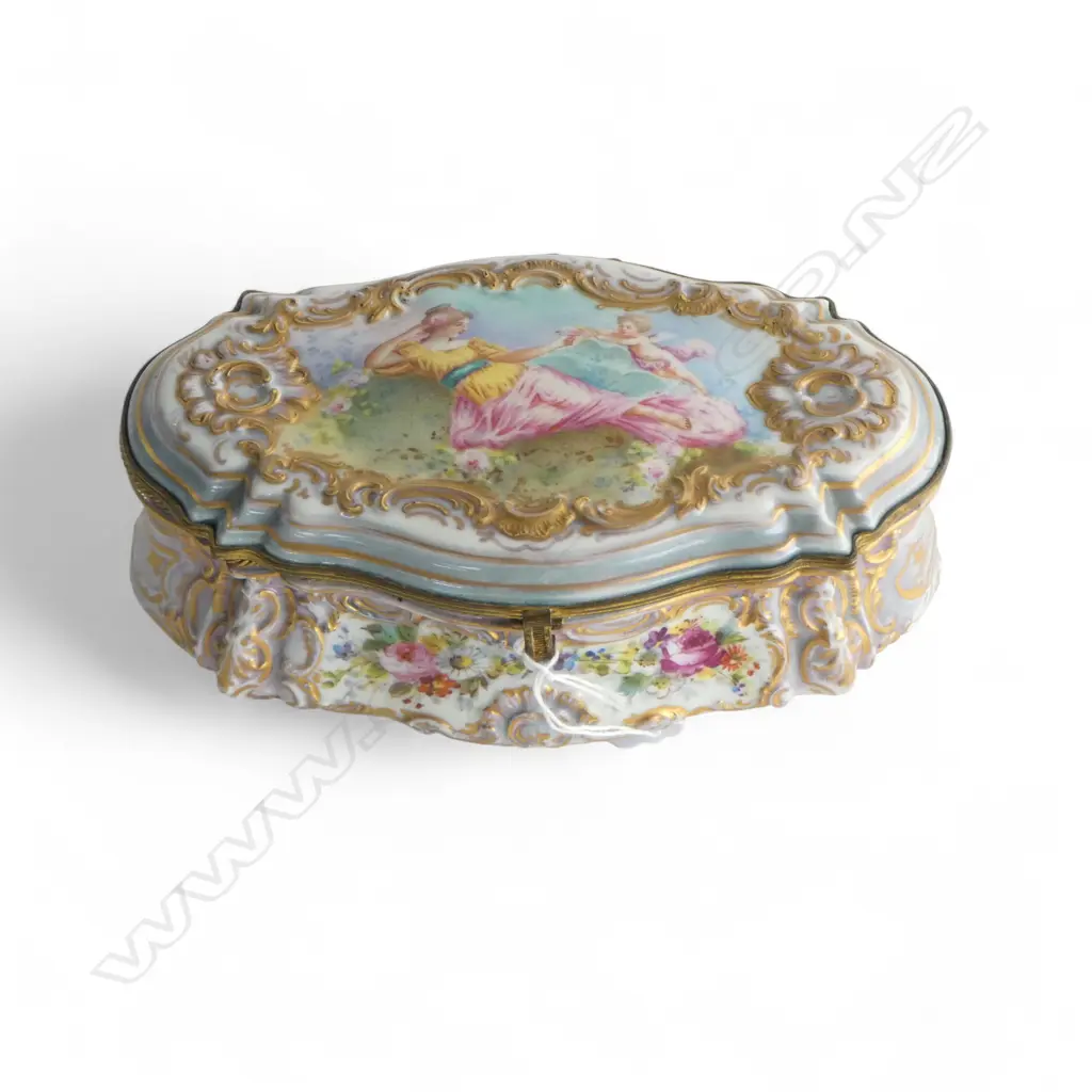 LGE CONTINENTAL FANCY TRINKET BOX SERVES/LIMOGES  STYLE. L.200mm Image 1++