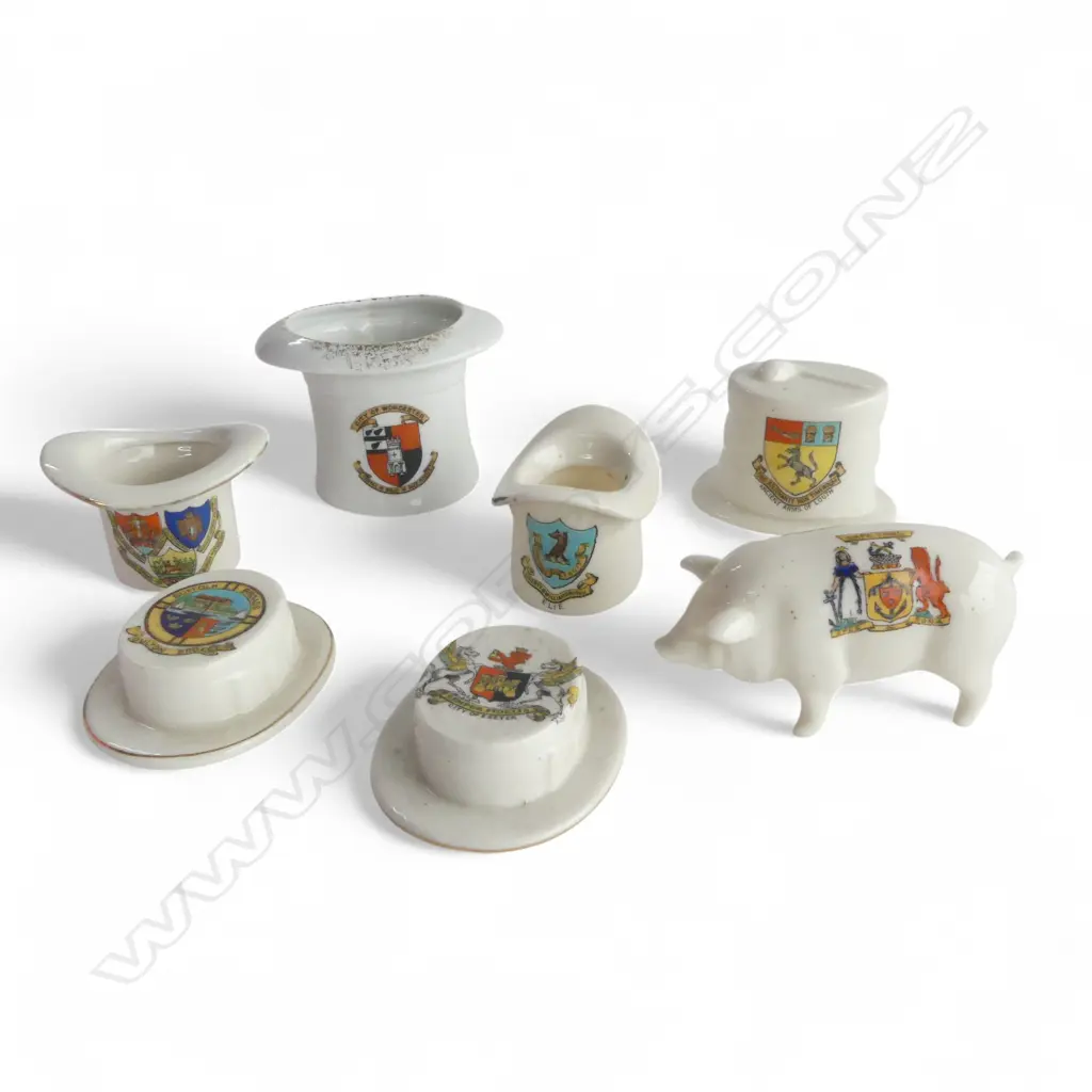 7 CRESTED CHINA MINATURE PCES: Shelley + Arcadian China etc: 6 hats + pig Image 1++
