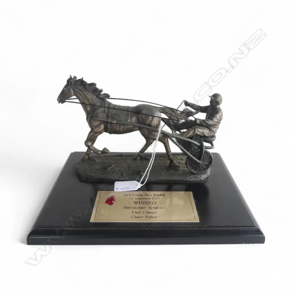 ALEXANDRA PARK 2007 WINNER'S HARNESS RACING TROPHY SCULPTURE L.255mm Image 1++
