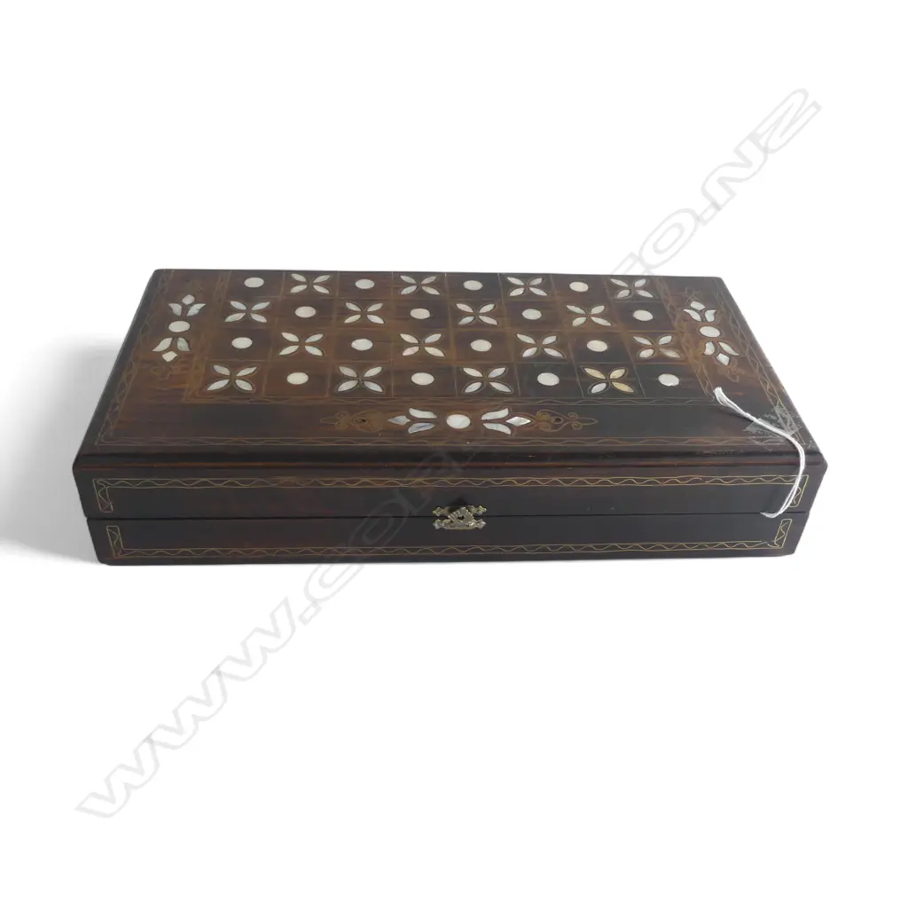 WOODEN GAMES BOARD w. MoP INLAY W.360mm Image 1++