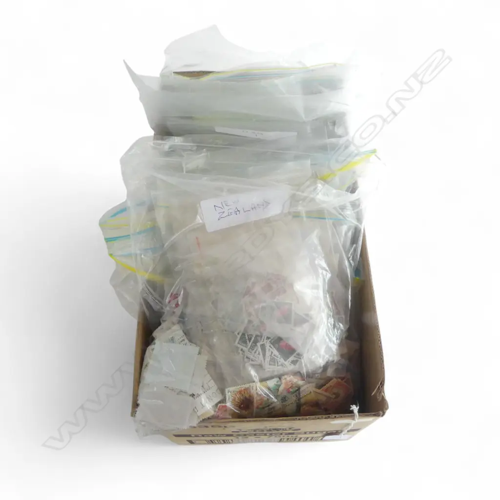 ASST. BAGGED STAMPS; N.Z., AUS. G.B. & U.S.A. Image 1++