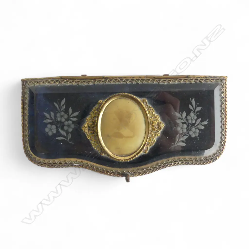 EARLY 20thC FRENCH STYLE GILT METAL & GLASS JEWEL CASKET. Commode form. W.170mm. Image 1++