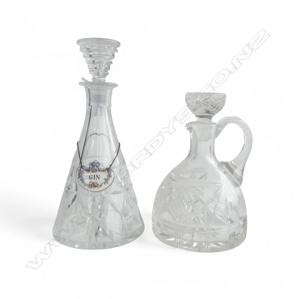 CRYSTAL DECANTER H.275mm w. GIN LABEL + JUG Image 1++