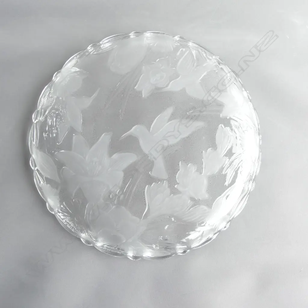 VINTAGE JAPANESE CRYSTAL CLEAR STUDIO & FROSTED HUMMINGBIRDS PLATTER, DIA  320MM Image 1++