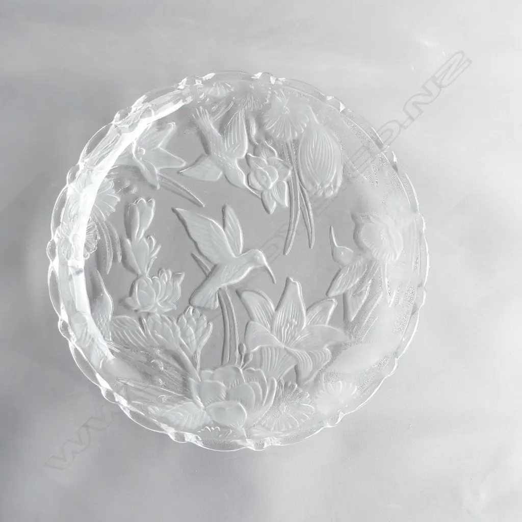 VINTAGE JAPANESE CRYSTAL CLEAR STUDIO & FROSTED HUMMINGBIRDS PLATTER, DIA  320MM Image 1++