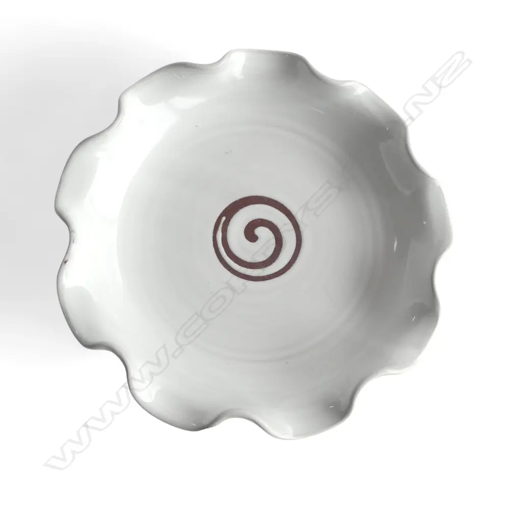 STEPHEN PEARCE CURLY POTTERY PLATE, DIA.280MM Image 1++