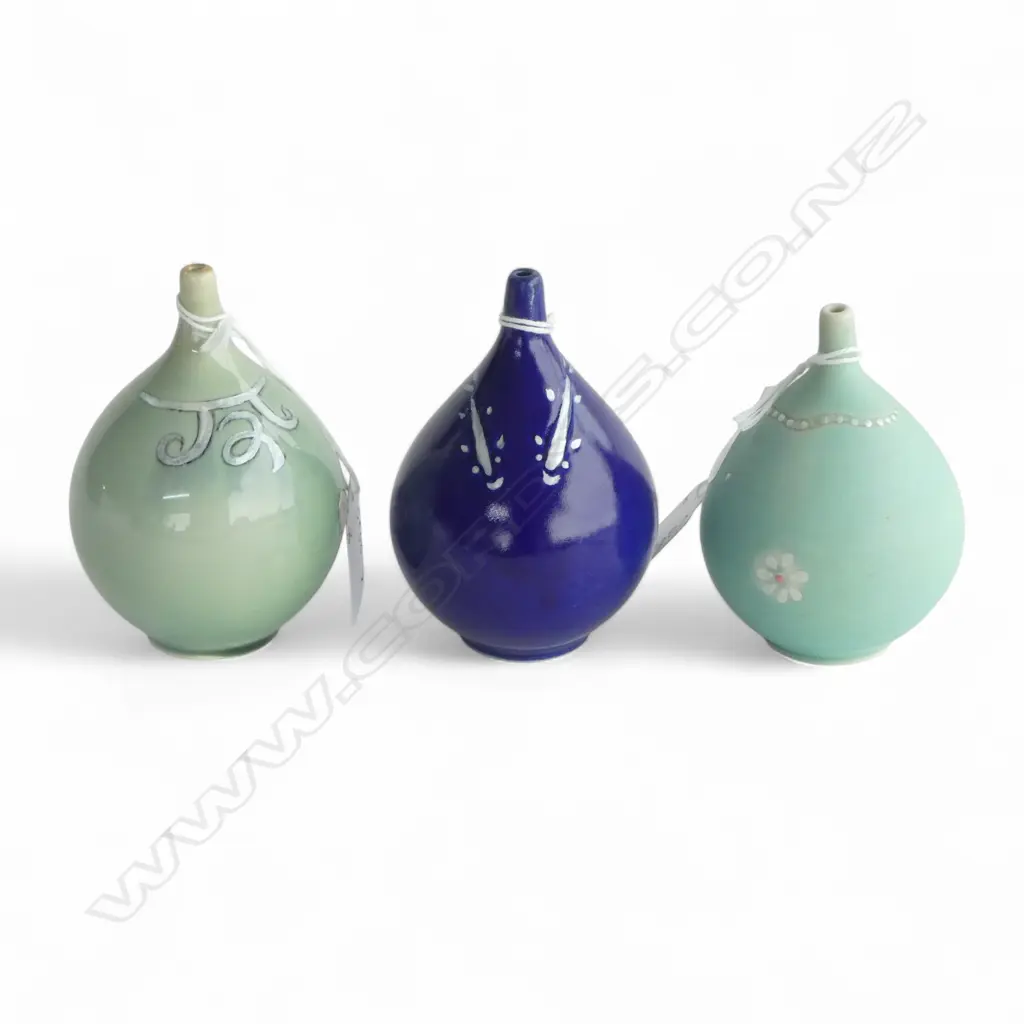 3 KEUM SUN LEE SML VASES, BLUE & PALE GREEN, H.90mm Image 1++