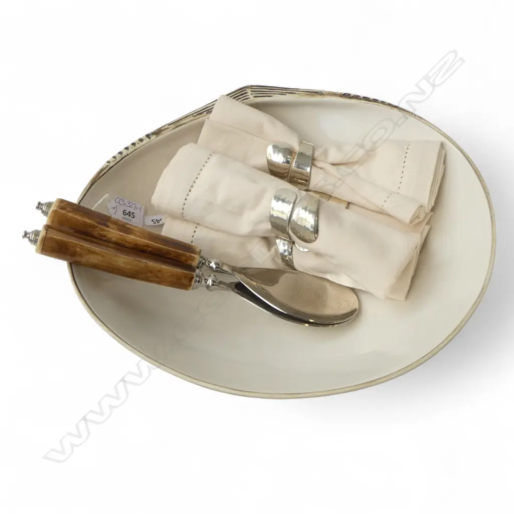 ROYCE MCGLASHEN SEASHELL FORM POTTERY BOWL SALAD SERVERS & NAPKINS W.345mm Image 1++