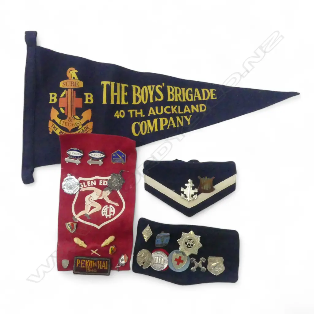 THE BOYS BRIGADE 40tH AUCKLAND COMPANY PENDANT FLAG, ASST. N.Z. BADGES/PINS & OTHER ACCOUTREMENTS Image 1++