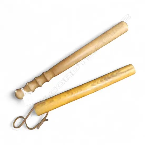 2 WOODEN TRUNCHEONS L.420, 325mm