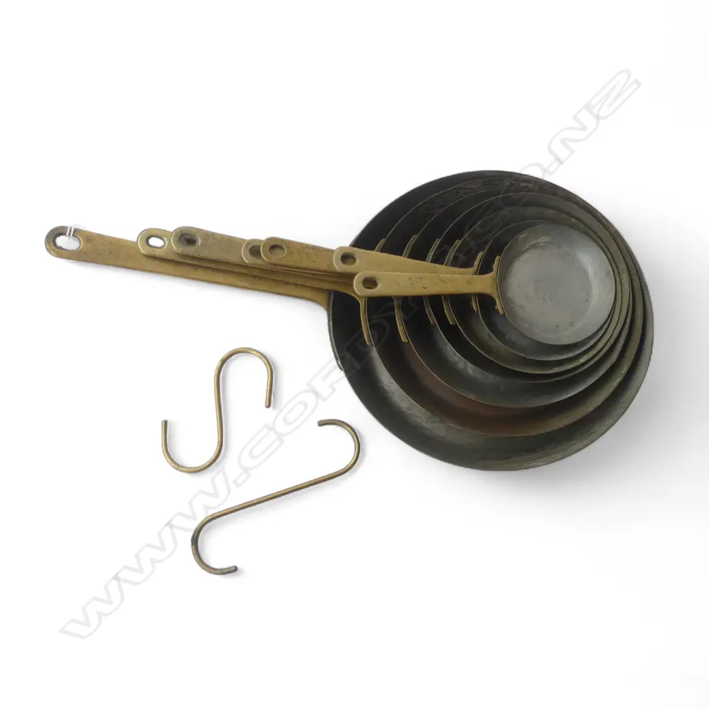 VINTAGE QUALITY COPPER & BRASS HANDLES 7 COOKING PAN SET tin flashed w 2 hooks. Lgest Dia.233mm Image 1++