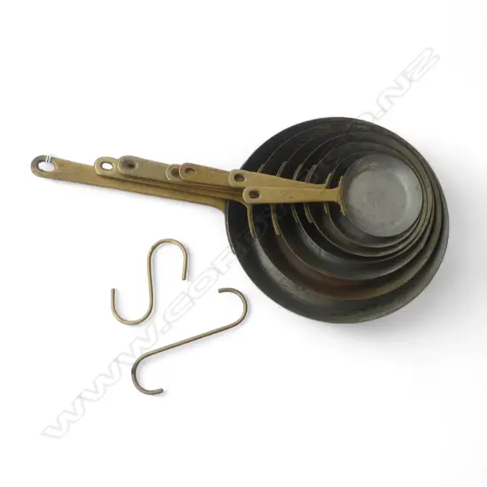 VINTAGE QUALITY COPPER & BRASS HANDLES 7 COOKING PAN SET tin flashed w 2 hooks. Lgest Dia.233mm