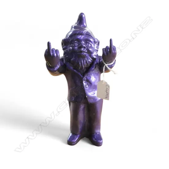 PURPLE RESIN GNOME PULLING BOTH FINGERS H.245mm