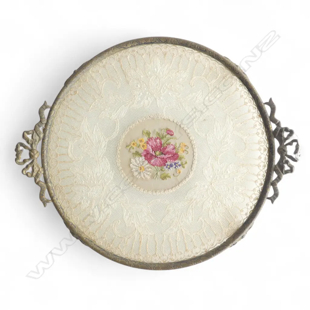VICTORIAN DRESSING TABLE LACE & EMBROIDERY TRAY, Dia.240mm Image 1++