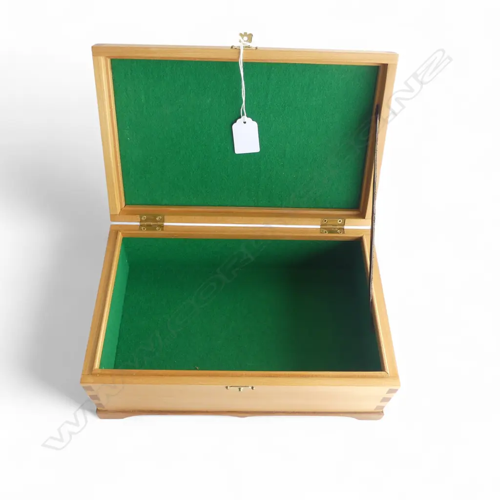 HANDMADE HEART KAURI & RIMU TRIM BOX DOVETAILED AND INTERIOR VELVET LINED 270x175x115mm Image 1++