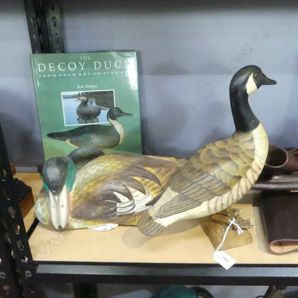 2 WOODEN DUCK DECOYS L.375mm + BOOK Image 1++