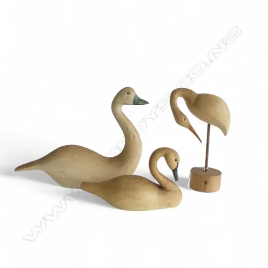 3 WOODEN DUCK DECOYS, 1 ON STAND H.300mm
