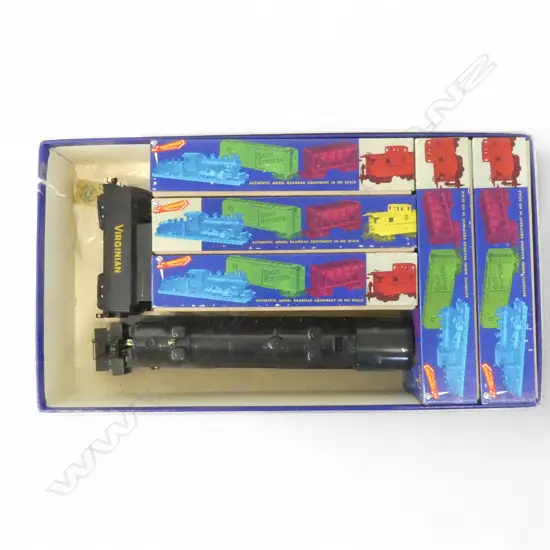 HO SCALE VIRGINIAN ENGINE TENDER & 5 BOXED CARRIAGES
