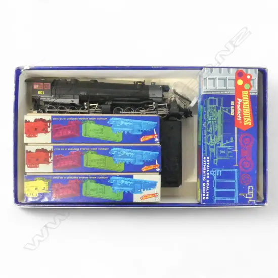 HO SCALE VIRGINIAN ENGINE TENDER & 5 BOXED CARRIAGES