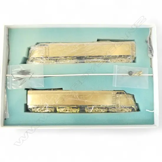 HO GAUGE DOUBLE BRASS ENGINE SET